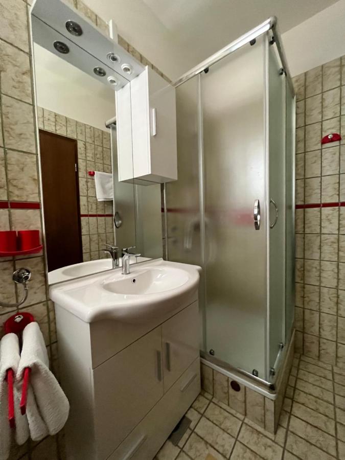 Apartments Vuksan Раб Екстер'єр фото
