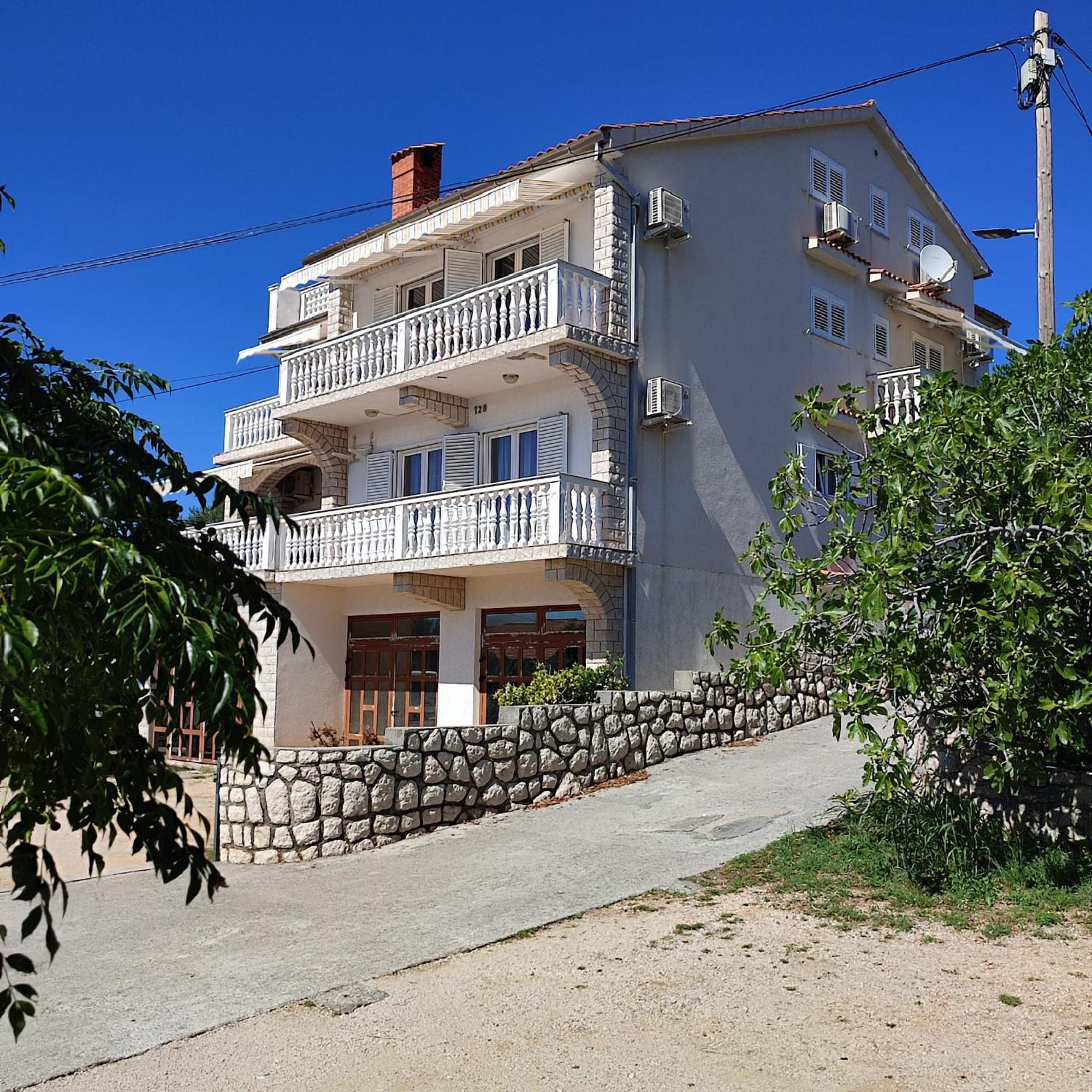 Apartments Vuksan Раб Екстер'єр фото